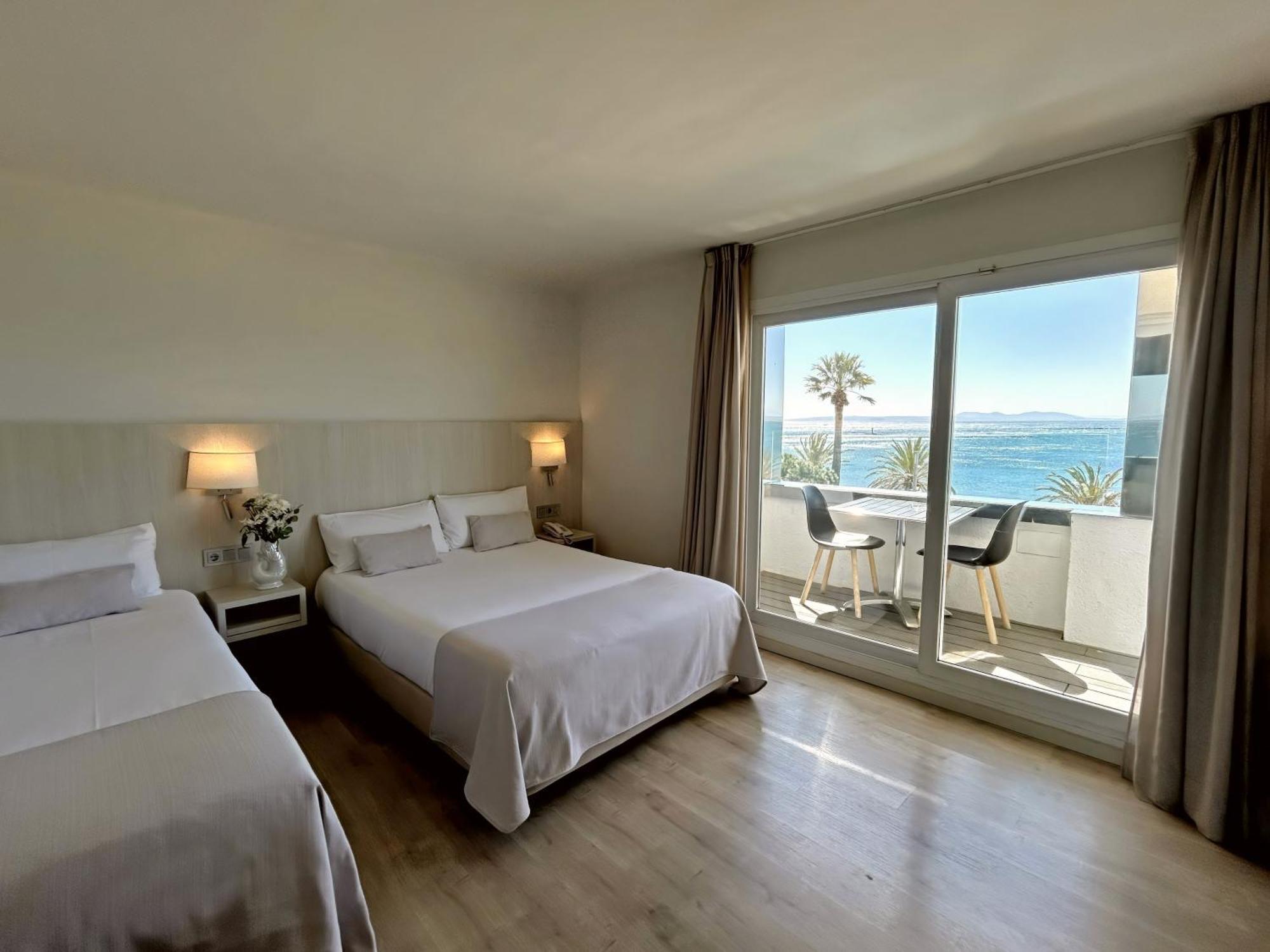 Chambre Triple - Vue Partielle sur Mer