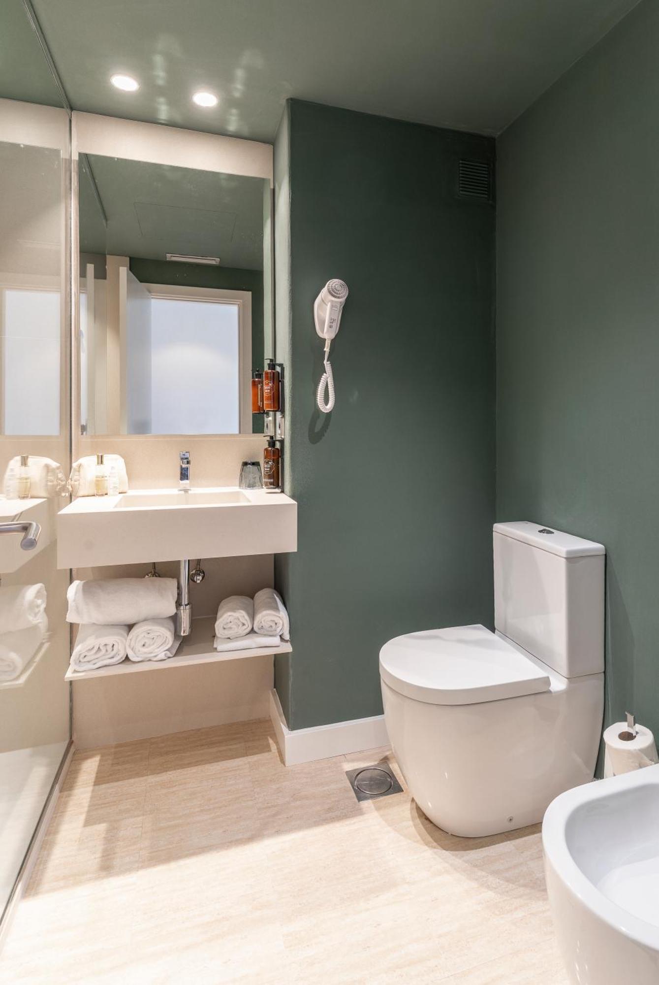 Double Room with Sea View and Extra Bed (3 Adults),1674696729:JPEG